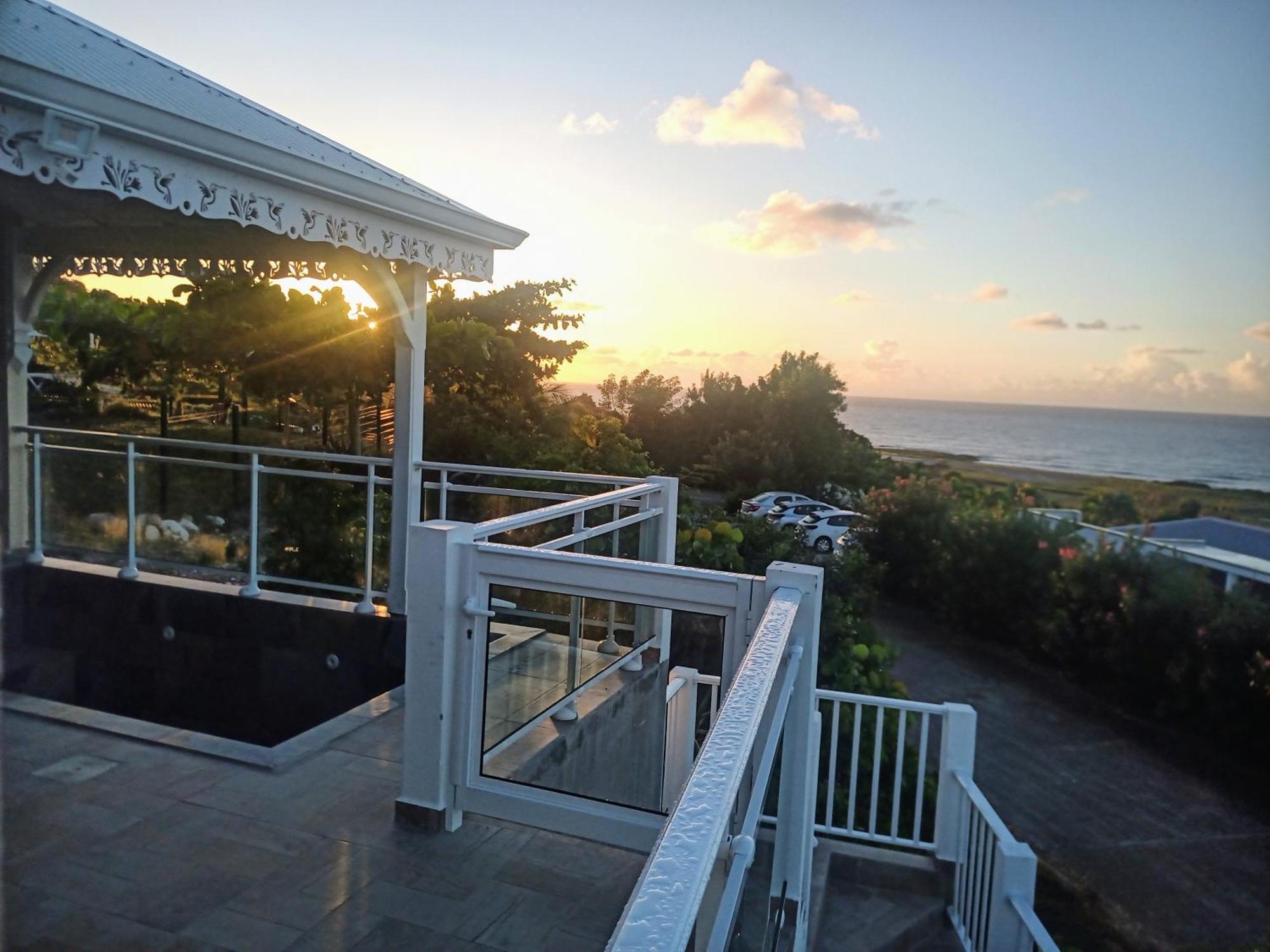 Aux Colibris Amoureux : Loft De Standing Avec Vue Mer Grand-Bourg  Exterior photo